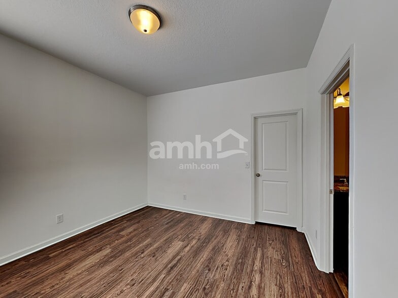 Building Photo - 4878 St James Ln