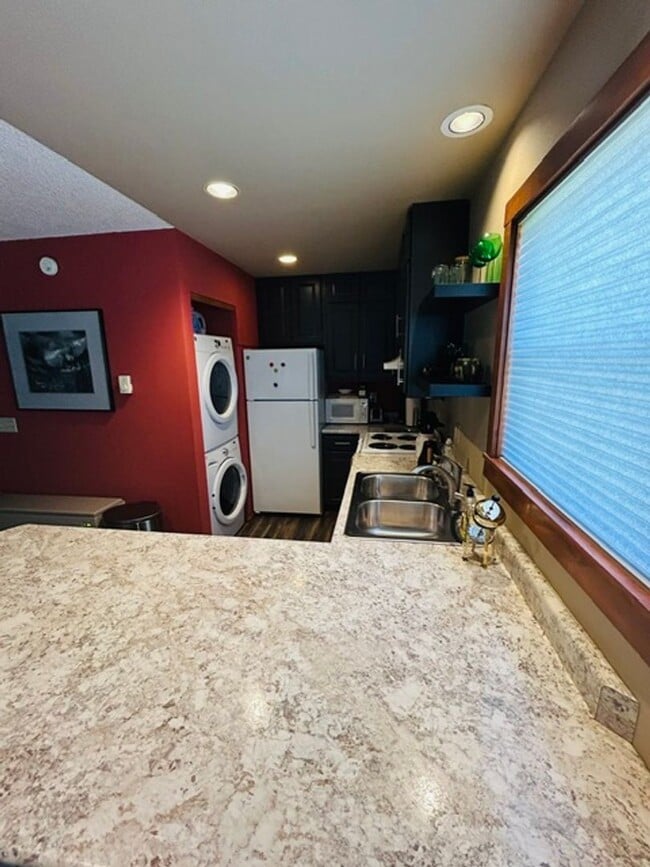 Building Photo - 164 Valley View Dr