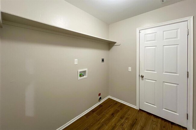 Building Photo - 737 Christian Ln