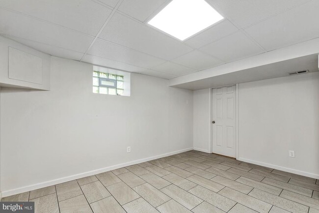 Building Photo - 6233 Woodcrest Ave