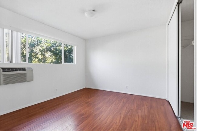 Building Photo - 515 N Alfred St