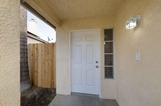 Building Photo - 6118 Autumn Crest Dr
