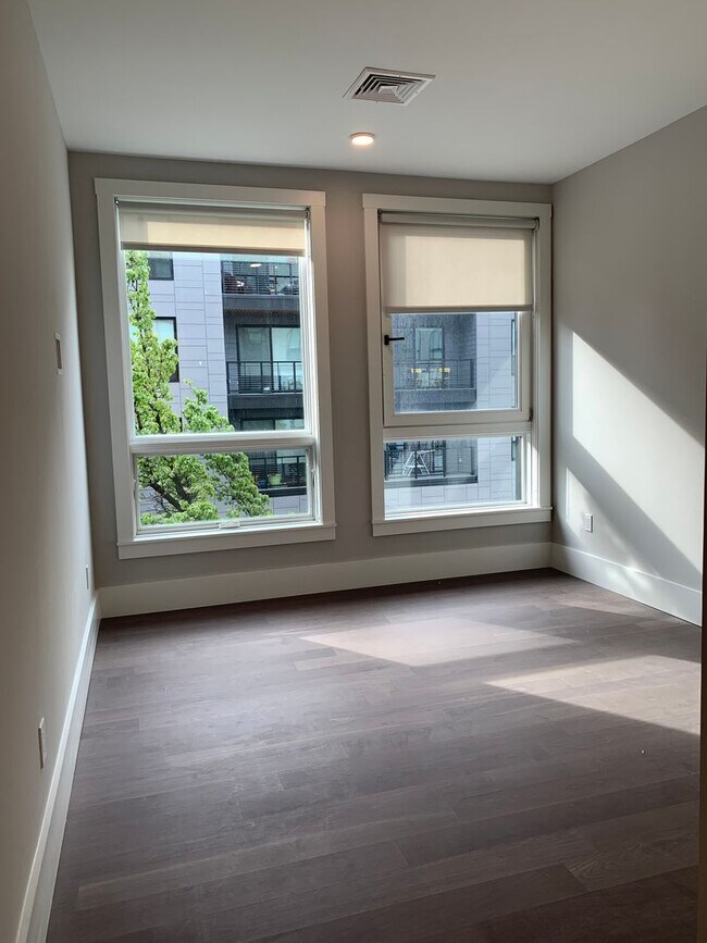 Building Photo - SEPTEMBER 1 - Jamaica Plain luxury 2 BR wi...