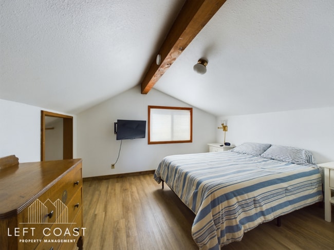 Building Photo - 1033 NW Inlet Ave