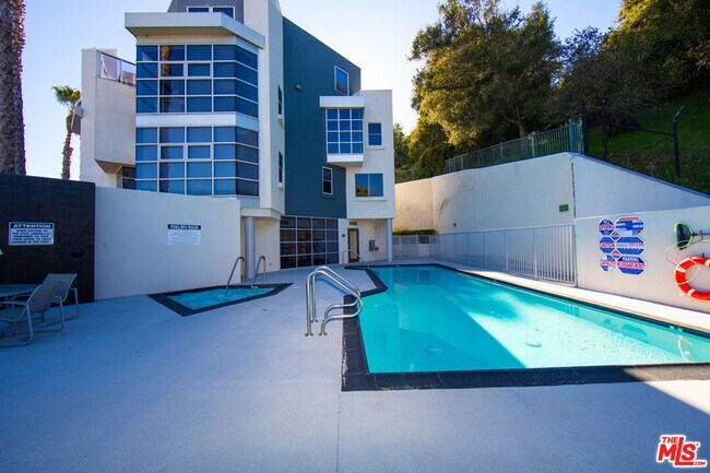 Building Photo - 171 N Church Ln