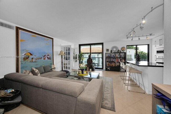 Building Photo - 1600 S Bayshore Ln