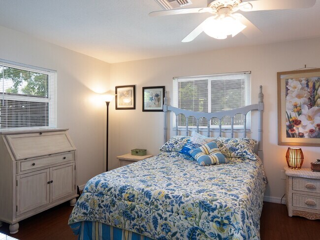 Building Photo - Luxury Seasonal Furnished Rental "Charming...