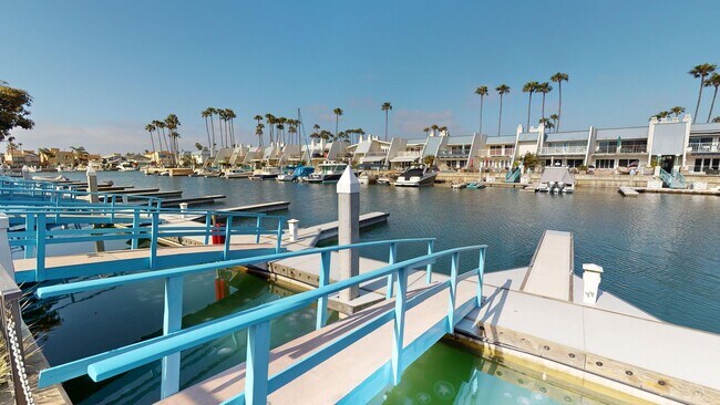 Building Photo - Beautifully Updated Spacious 3 Bed 3 Bath Home in Coronado Cays Available for Lease!