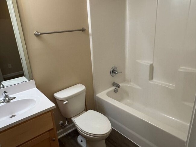 Building Photo - Newer construction townhouse!