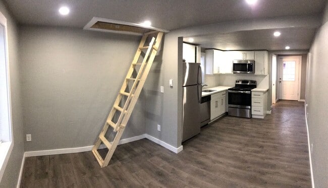 Building Photo - 2037 S 8th St