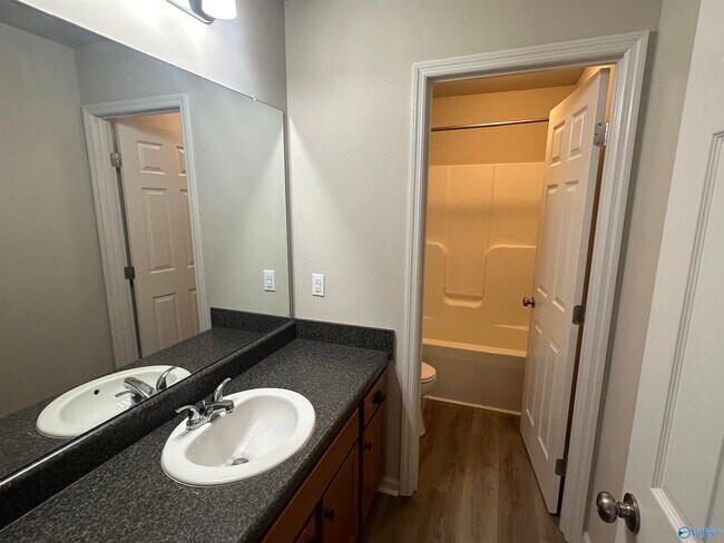 Building Photo - 224 Sedgewick Dr