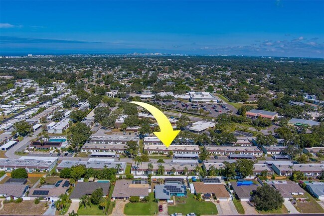 Building Photo - 13827 Mission Oaks Blvd