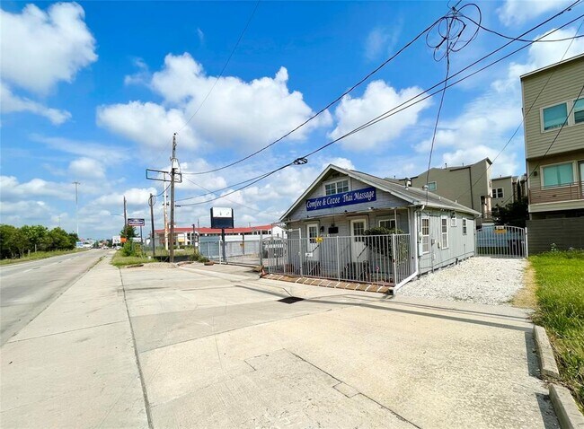 Building Photo - 4516 Katy Fwy