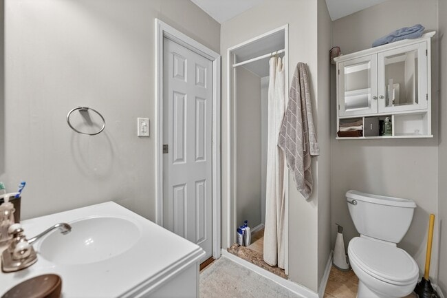 Building Photo - 33356 N Sears Blvd