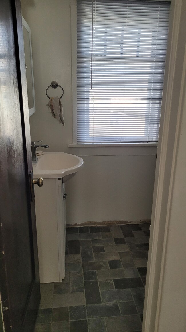 Building Photo - Triplex