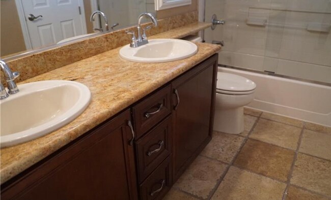 Building Photo - 2407 Granada Bluff Ct
