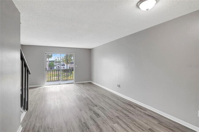 Building Photo - 709 Russell Ln