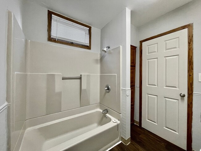 Building Photo - Four Bedroom Home in Wyoming