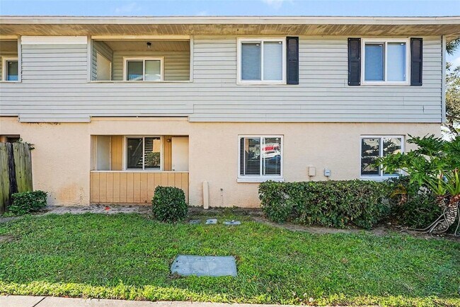 Building Photo - 550 Golden Raintree Pl