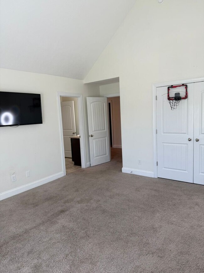Building Photo - Welcome to your new home!