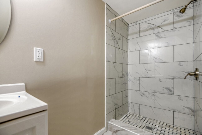 Building Photo - 8413 Kavanagh Rd