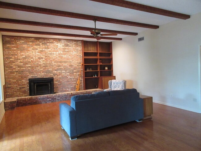 Building Photo - 631 Nelson Point Rd