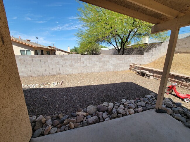Building Photo - 9975 E Gray Hawk Dr