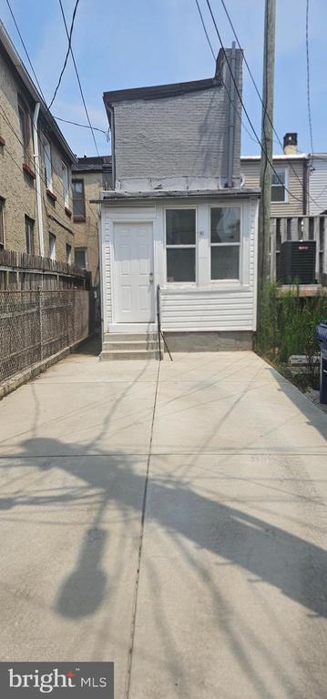 Building Photo - 1450 Battery Ave