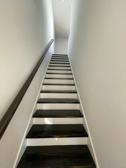 Building Photo - 44 Beverly Hills Dr