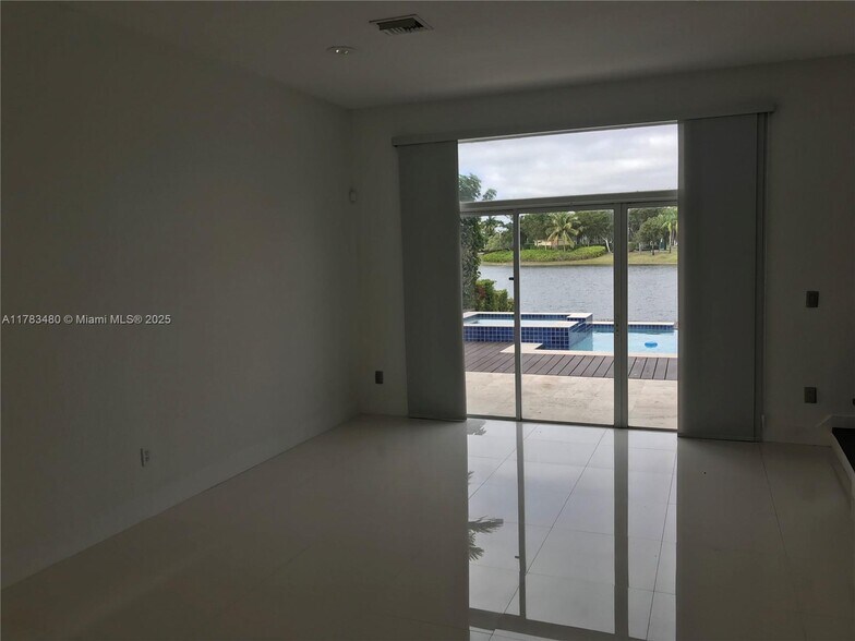 Building Photo - 10957 NW 59th St