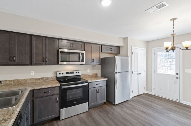 Building Photo - Ziva Ln - 1111