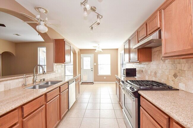 Building Photo - 21619 Oakcreek Ct