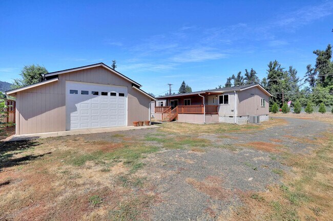 Building Photo - 3-Bedroom 2-Bathroom home with HUGE Shop in Cedar Flats