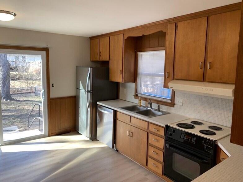 Building Photo - 9618 Outlook Dr