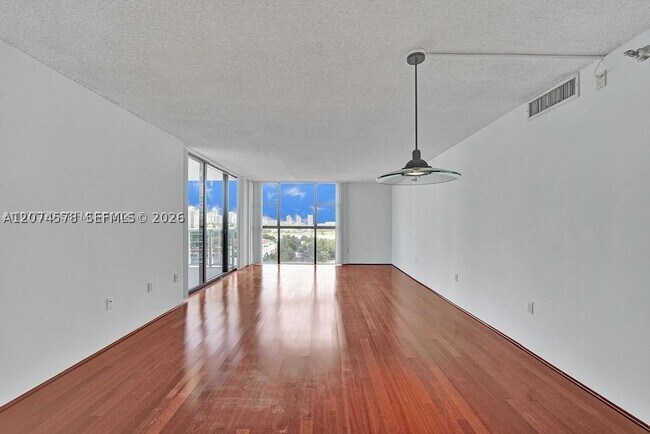 Building Photo - 20505 E Country Club Dr