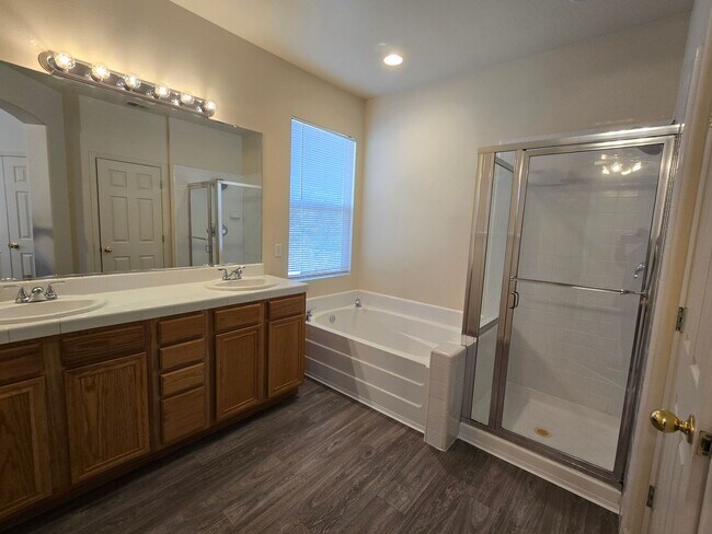 Building Photo - Beautiful South Reno Home in Gated Community