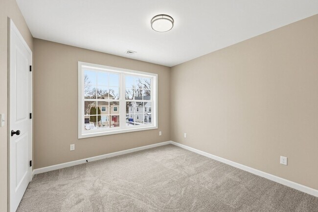 Building Photo - 43 Leyfred Terrace