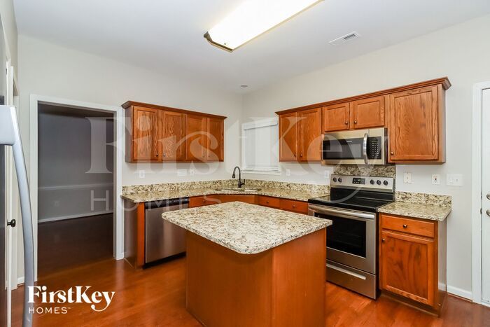 Building Photo - 8675 Brook Glen Ln