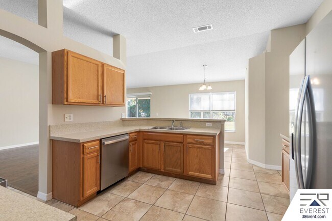 Building Photo - SPACIOUS 3/2/2 IN POPULAR PINE GROVE