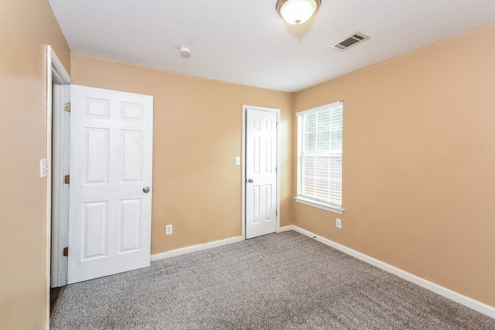 Building Photo - 1531 Wembley Dr