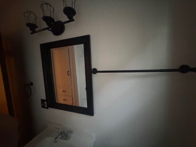 Building Photo - 1465 W 7th Ave