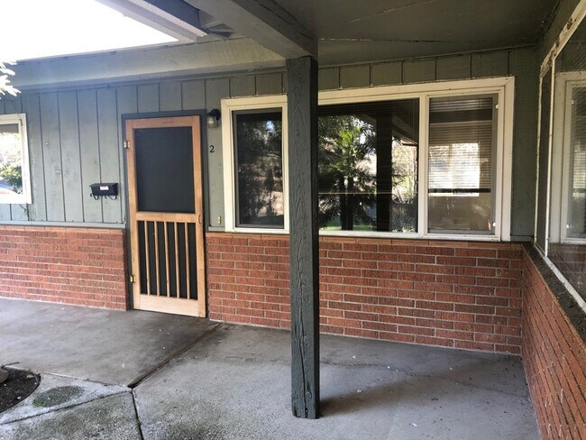 Building Photo - 801 Ashland St