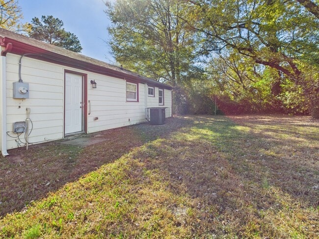 Building Photo - 2102 Brockway Ln