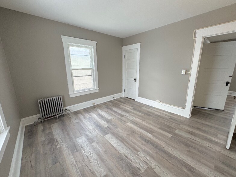 Building Photo - 3336 W 41st St