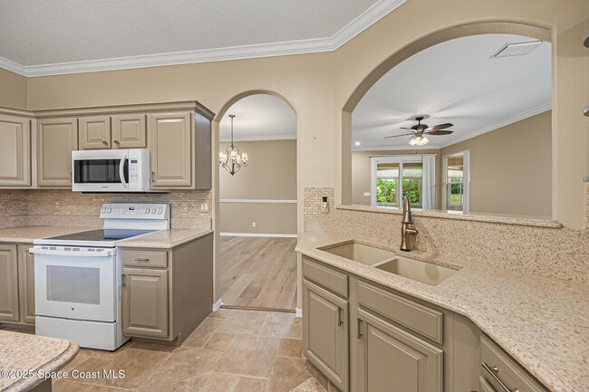 Building Photo - 4331 Aberdeen Cir