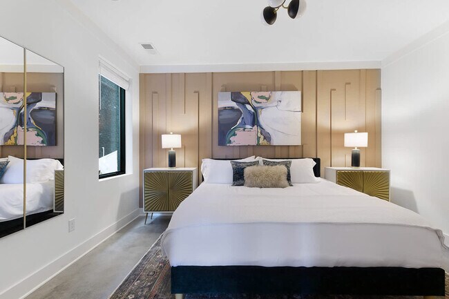 Building Photo - 761 Lynwood Ave