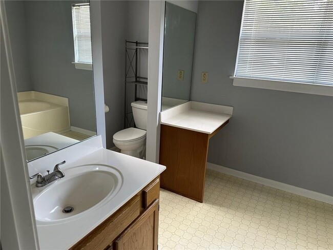 Building Photo - 3555 Park Bluff Ln NW