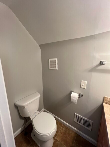 Building Photo - 947 Oakcrest St SW