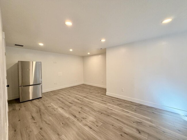 Building Photo - 347 W 410 N St