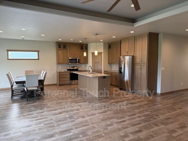 Building Photo - 7352 Eagle Point Dr S